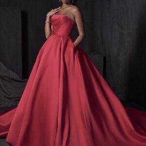 Maggie Sottero SCARLET RED wedding / ball gown SIZE 8 - NEVER WORN